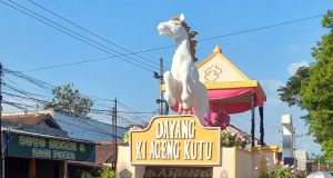 Nguri-Uri Budaya, Pesona ‘Dayang Ki Ageng Kutu’ MAN 1 Ponorogo Tampil Estetik di Pawai Lintas Sejarah