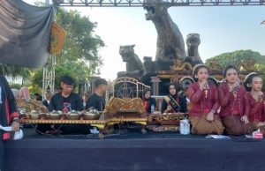 Satu Dekade SMK PGRI 1 Ponorogo Dipercaya di Puncak Jamasan Pusaka: Pesona Seni Budaya Smeriza di Paseban