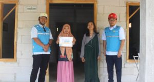 Kinerja PLN Nyalakan Harapan di Karanglo Kidul, Keluarga Mistono Akhirnya Nikmati Listrik Sendiri Melalui Sambungan Gratis