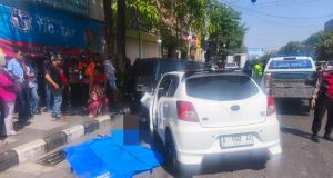 Dua Lansia Pendorong Gerobak Sampah di Ponorogo Tertabrak Datsun : Satu Meninggal Dunia