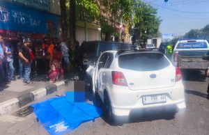 Dua Lansia Pendorong Gerobak Sampah di Ponorogo Tertabrak Datsun : Satu Meninggal Dunia