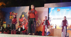 Karya Murid SMKN 2 Ponorogo Tampil Memukau di Street Fashion Carnival Ponorogo Creative Festival 2026