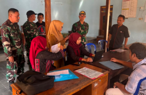 Urus KTP & KK Nggak Perlu Jauh-jauh Lagi! Satgas TMMD Ponorogo Gandeng Dukcapil Jemput Bola ke Desa Bulu Lor