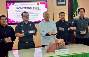 Kejari Ponorogo Kembali Sita Uang Rp 1,24 Miliar: Usut Dugaan Korupsi Tunjangan Perumahan DPRD