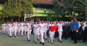 Cetak Sejarah Baru, SMPN 5 Ponorogo Hadirkan Aksi Paskibra SPENLA Formasi Garuda di Upacara HUT RI Ke-81