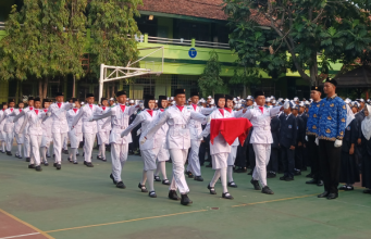 Cetak Sejarah Baru, SMPN 5 Ponorogo Hadirkan Aksi Paskibra SPENLA Formasi Garuda di Upacara HUT RI Ke-81