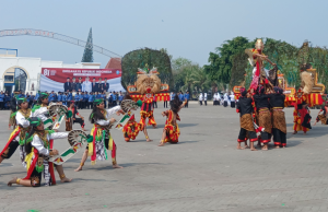 Spektakuler, Reog Singo Taruno Budoyo SMPN 1 Ponorogo Memukau Detik-Detik Proklamasi HUT Ke-81 RI di Alun-Alun