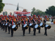 Dipilih Langsung Plt Bupati, Military Drum Band Gita Ksatria Sterida SMK PGRI 2 Ponorogo Tampil Spektakuler di Penurunan Bendera HUT RI Ke-81