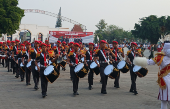 Dipilih Langsung Plt Bupati, Military Drum Band Gita Ksatria Sterida SMK PGRI 2 Ponorogo Tampil Spektakuler di Penurunan Bendera HUT RI Ke-81