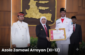 Istimewa! Azola Zamawi Arroyan Siswa SMAN 1 Ponorogo Paskibraka Provinsi Sukses Kibarkan Bendera di HUT ke-81 RI di Grahadi