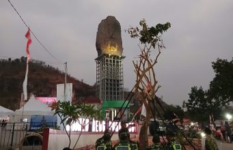 Anggota BPK RI & Plt Bupati Ponorogo Tanam Pohon Kalpataru di Monumen Reog
