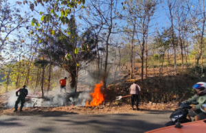 Kobaran Api Dekati Pemukiman di Slahung & Bungkal, TNI & Polri Ponorogo Padamkan Karhutla hingga Malam