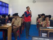 Sambut Hari Kemerdekaan RI, PLN ULP Pacitan Edukasi Keselamatan Ketenagalistrikan dan Kenalkan PLN Mobile di SMKS Bina Karya Pacitan