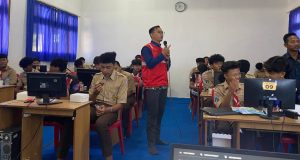 Sambut Hari Kemerdekaan RI, PLN ULP Pacitan Edukasi Keselamatan Ketenagalistrikan dan Kenalkan PLN Mobile di SMKS Bina Karya Pacitan