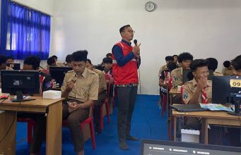 Sambut Hari Kemerdekaan RI, PLN ULP Pacitan Edukasi Keselamatan Ketenagalistrikan dan Kenalkan PLN Mobile di SMKS Bina Karya Pacitan