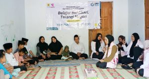 Jelang Hari Pelanggan Nasional, Srikandi PLN Berbagi Inspirasi melalui Program Srikandi Mengajar di LKSA Semesta Alam Ponorogo