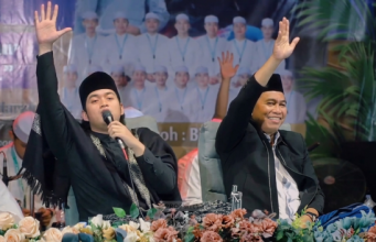 Ribuan Jamaah Hadiri SMKN 1 Mlarak Bersholawat Bersama Gus Ulil, Kacabdin Bangga 16 Tahun Pengabdian Skazama Jadi Sekolah Pilihan