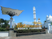 Kemegahan Masjid Marinda Baitussalaam Sooko Ponorogo: Masjid Putih Megah & Miniatur Ka’bah