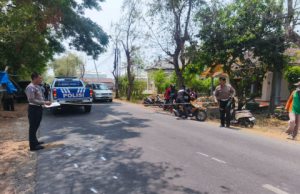 Pemotor Asal Madiun Meninggal Usai Mendahului & Selip, Lalu Tertabrak Pickup di Kauman Ponorogo
