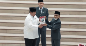 1 Abad Pondok Modern Gontor, Dari “Nggon Kotor” Menjadi Inspirator: Presiden Prabowo Terima Buku & Mushaf Karya Santri