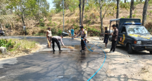Tumpahan Solar di Singgahan Ponorogo, Jalan Licin Nyaris Bikin Celaka