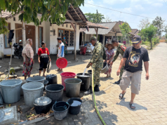 Krisis Air Bersih di Karangpatihan Pulung, Tentara Ponorogo Turun Tangan Dropping Air Bersih