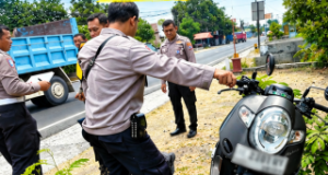 Tabrakan Avanza vs Scoopy di Barat Gua Hira Karanglo Lor Ponorogo, Pelajar 14 Tahun Luka Robek di Alis