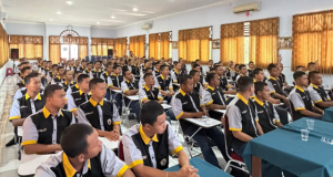 Kesehatan & Disiplin Kunci Masuk Dunia Kerja! Siswa Teknik Alat Berat SMK PGRI 2 Ponorogo Dapat Pembekalan Langsung United Tractors