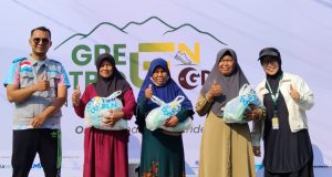 Semarak Hari Kesaktian Pancasila, YBM PLN Ponorogo Gandeng Islamic Center Ponorogo Salurkan Sembako untuk Lansia Dhuafa di Green Stride 2026