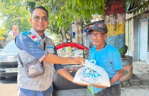Semangat Hari Kesaktian Pancasila, YBM PLN Bersama Srikandi PLN UP3 Ponorogo Berbagi Sembako untuk Para Pekerja Informal di Ponorogo dan Pacitan