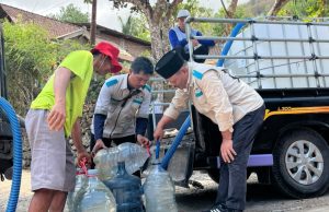 Semangat Sumpah Pemuda, YBM PLN UP3 Ponorogo Salurkan Bantuan Tandon dan 16.000 Liter Air Bersih untuk Warga Siki dan Pringapus Trenggalek