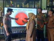 Istimewa, SMPN 4 Ponorogo Launching Buku Karya Siswa & Aplikasi e-Moncer Bersama Kapolres
