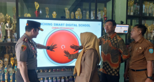 Istimewa, SMPN 4 Ponorogo Launching Buku Karya Siswa & Aplikasi e-Moncer Bersama Kapolres