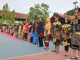 Kobarkan Nasionalisme, Pelajar SMPN 5 Ponorogo Gelar Parade 27 Baju Adat Nusantara di Upacara Sumpah Pemuda